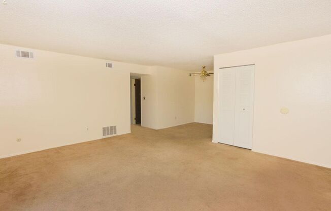 2 beds, 1 bath, 800 sqft, $1,150, Unit 2852 C