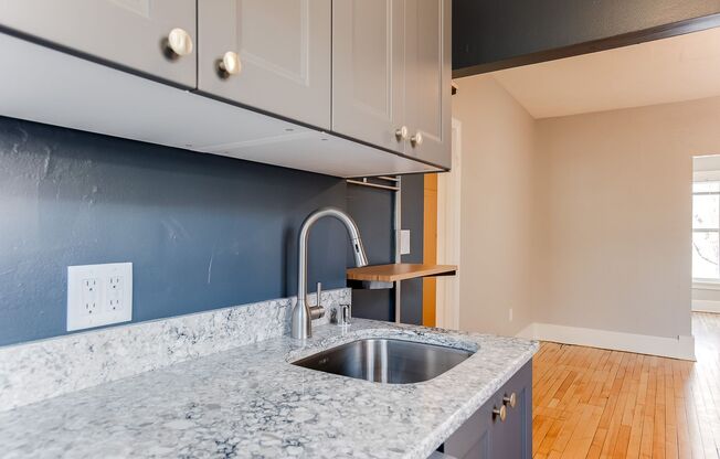 1 bed, 1 bath, 700 sqft, $1,250, Unit 6