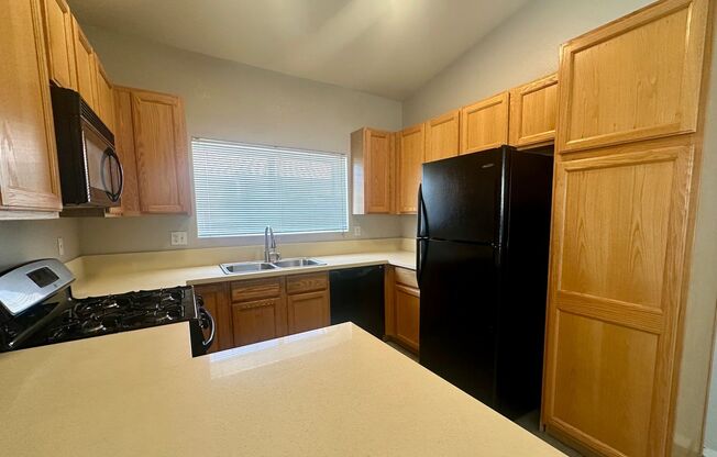 2 beds, 2 baths, $1,650, Unit UNIT 2011