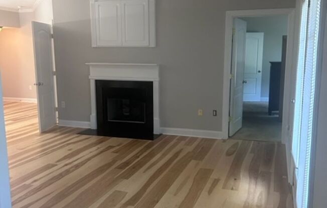 3 Bedroom Condo in Desireable Dilworth!