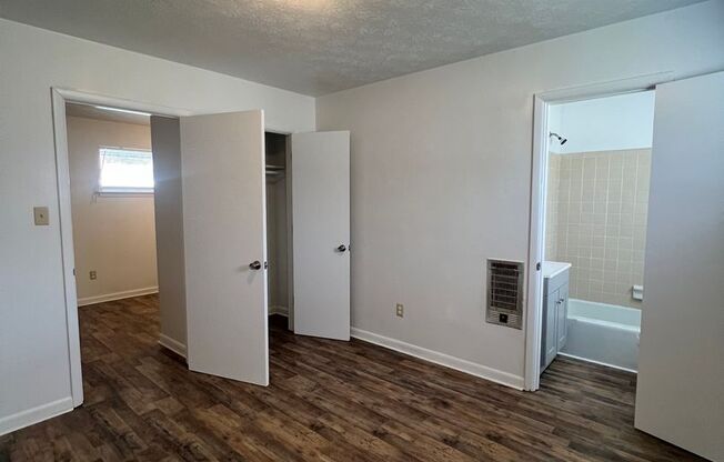 1 bed, 1 bath, 575 sqft, $725, Unit II 13