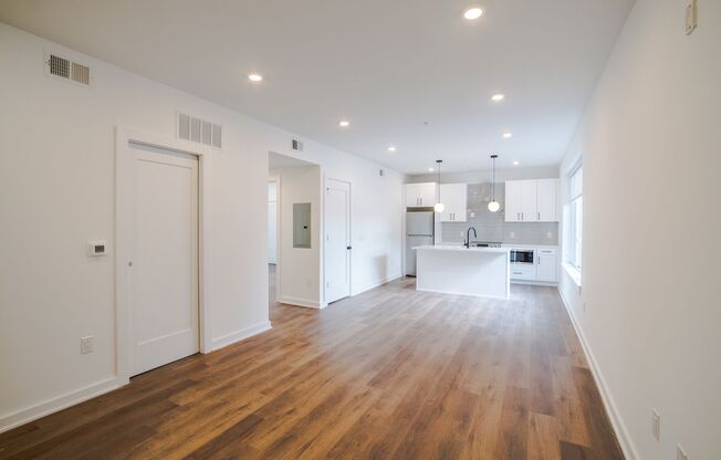 2 beds, 2 baths, 895 sqft, $1,875, Unit 201