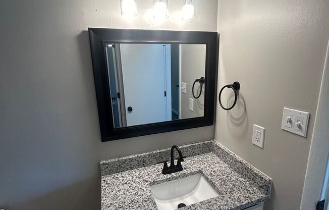 2 beds, 1.5 baths, 1,100 sqft, $1,090, Unit 720-B