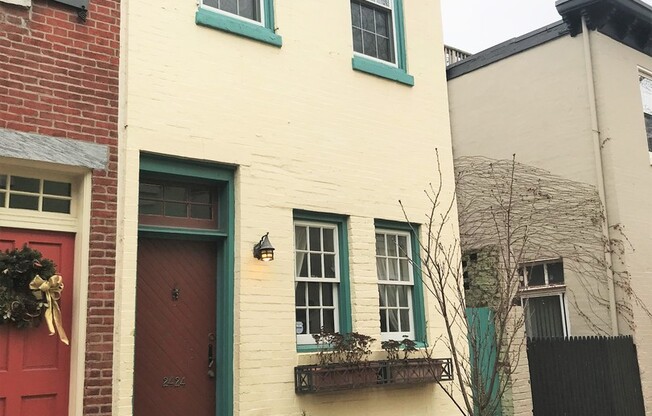 Spectacular 2-Bedroom End of Row Townhome in Fitler Square! Available mid-August!