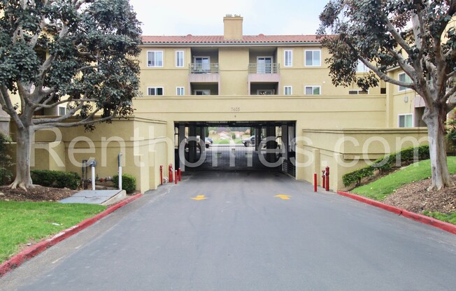 University City, 7405 Charmant Dr #2014, Near UCSD, Fireplace, 2 Parking Spaces in Controlled Access Garage!