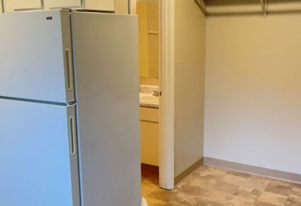 Studio, 1 bath, 500 sqft, $895, Unit 1