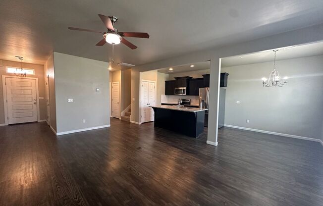 3 beds, 2.5 baths, $1,565