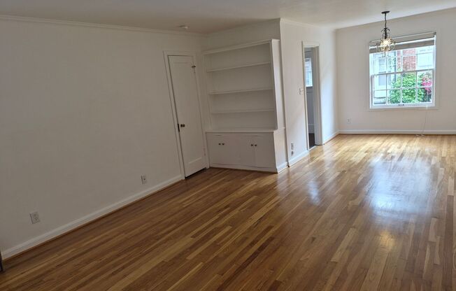 2 beds, 1 bath, 901 sqft, $1,990, Unit 07
