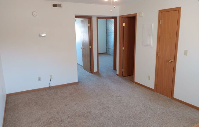 2 beds, 1 bath, 640 sqft, $875, Unit 1233-23