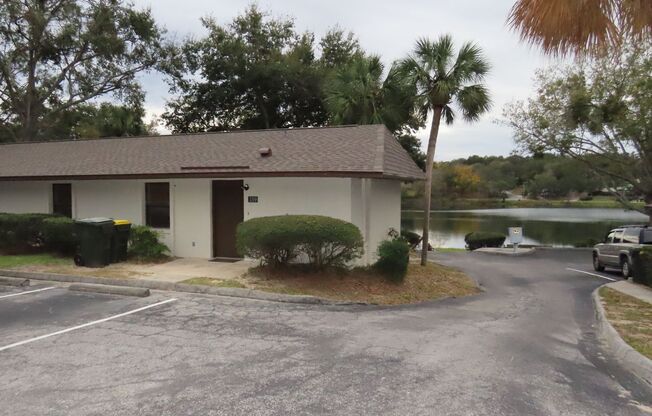 Sunnyside Lakeview 2br/2ba Apartment