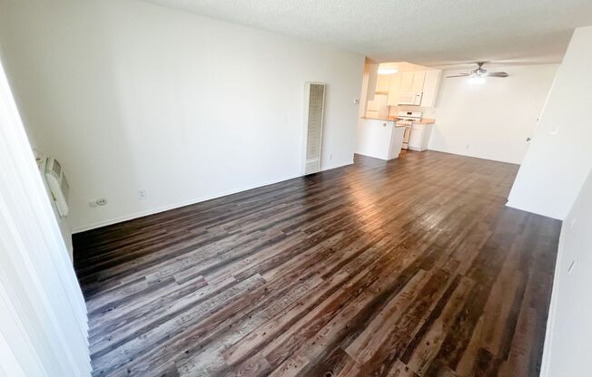 11018 Moorpark Apartments
