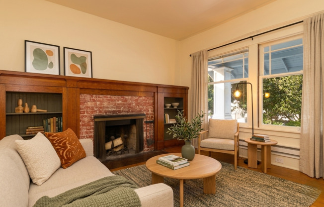 Evanston Apartments - Located on the north side of Fremont