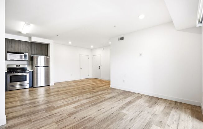 2 beds, 2 baths, 1,037 sqft, $2,950, Unit 401