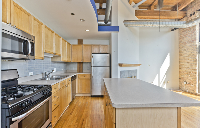 2210 W WABANSIA