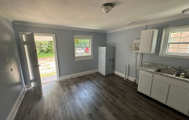 2 beds, 1 bath, $750