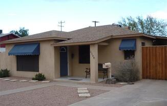 Great House Central Phoenix !  Prime Location ! Available 10/3!