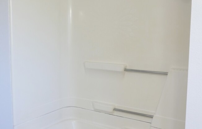 3 beds, 1 bath, $1,650, Unit 1756 Franklin Ave.- B