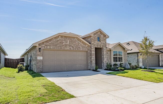 Brand new DR Horton home - never occupied! 5541 Legends Way, Denton, TX  76249