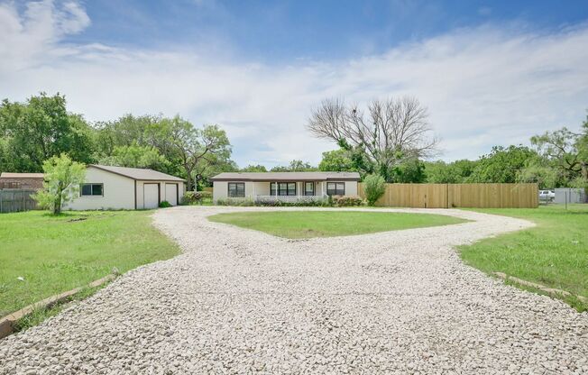 Mansfield ISD 3/2/2 on well over 1/2 acre fenced