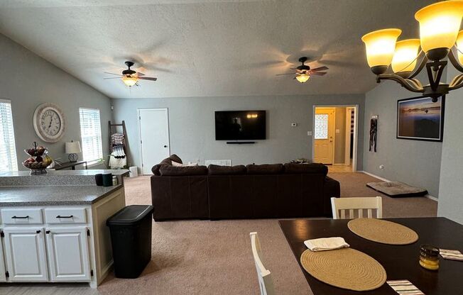 3 beds, 2 baths, $1,550