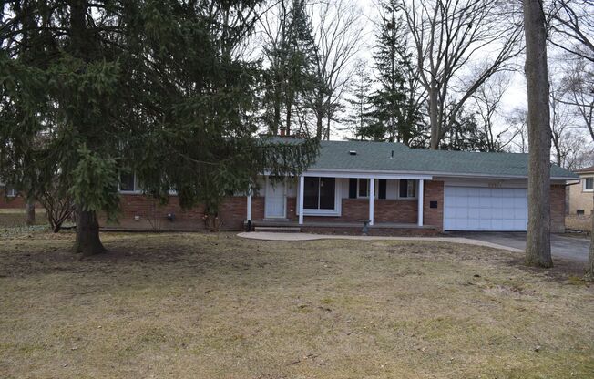 EXCEPTIONALLY CHEERY AND BRIGHT  UPDATED RANCH IN FARMINGTON HILLS.