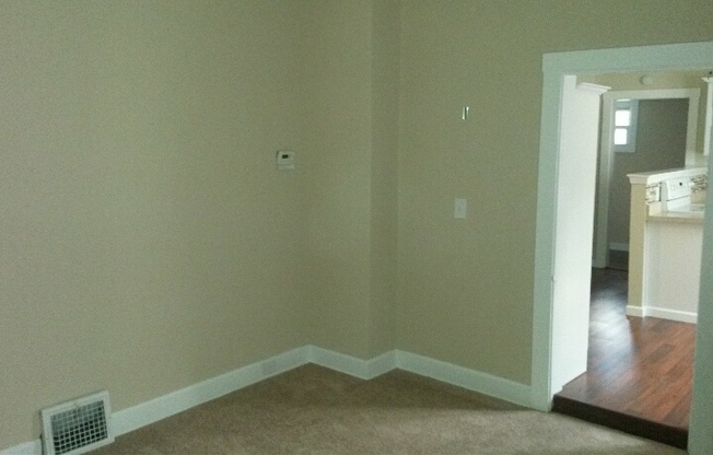 2 beds, 1 bath, $890