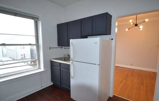 2 beds, 1 bath, 1,100 sqft, $2,100, Unit 4404-35