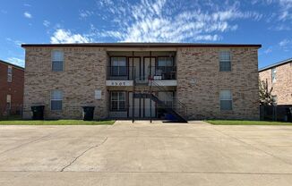 3 beds, 2 baths, $875, Unit 3307 Toledo Unit C