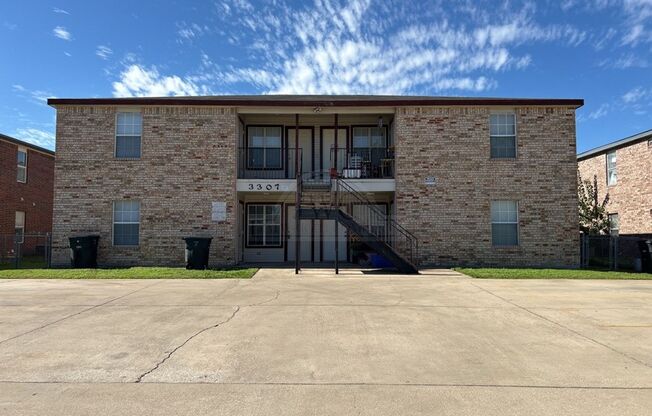 3 beds, 2 baths, $875, Unit 3307 Toledo Unit C