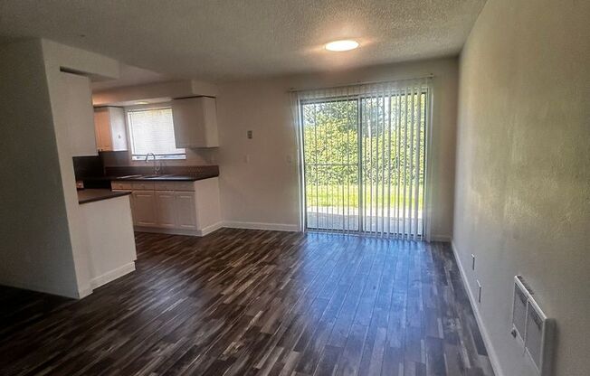 2 beds, 1 bath, 900 sqft, $1,595, Unit D