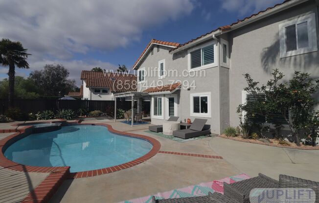4 Bedroom Home with Pool & Spa