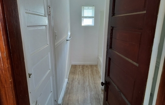 2 beds, 1 bath, 1,300 sqft, $1,800, Unit 3