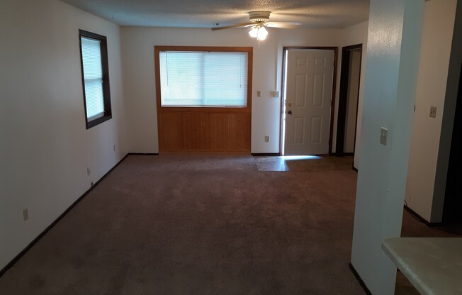 3 beds, 1 bath, 1,114 sqft, $1,150, Unit 1011 North Dakota