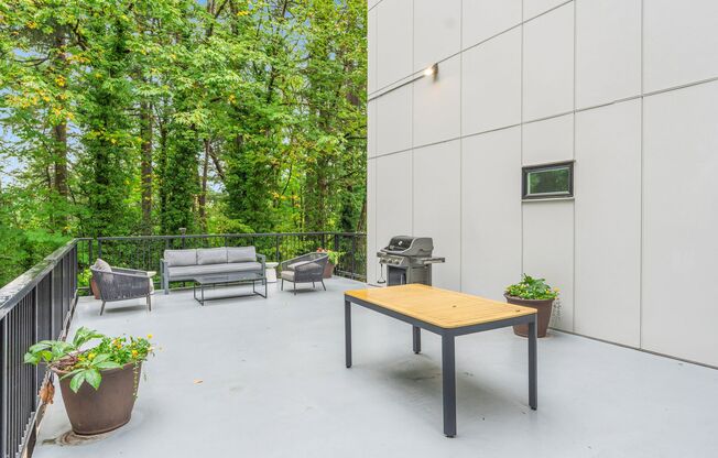 Studio, 1 bath, 389 sqft, $1,450, Unit 207