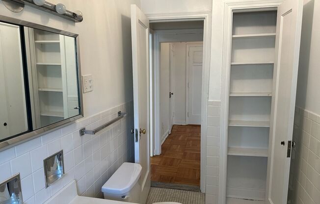 1 bed, 1 bath, 803 sqft, $1,510, Unit Royal York 304