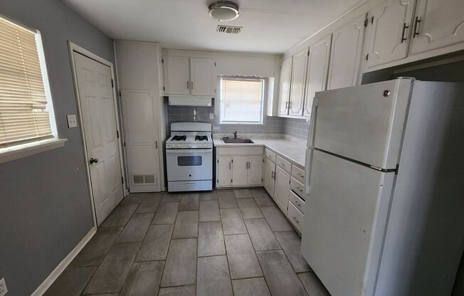 Welcome Home to 100 Blenden in North Little Rock - *$0 Deposit Option - Please read the full description*