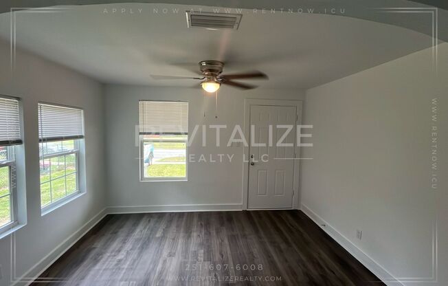 Beautiful Renovated 3 Bedroom/2 Bathroom Home in Mobile!