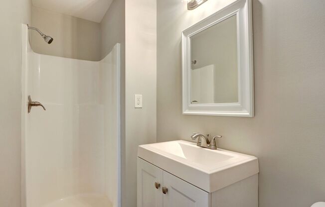 1 bed, 1 bath, $1,300, Unit A