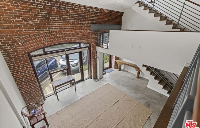 940 E 2 ST