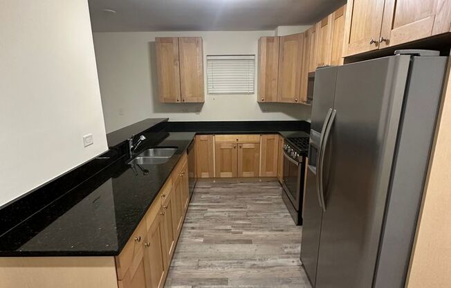 Large 2bed / 2bath -1400 sqft - In unit washer/dryer - Available 8/1!