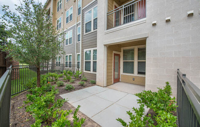 Exterior View at Aviator West 7th, Texas, 76107