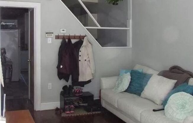 Stunning 3-Bedroom Townhouse in Manayunk! Available Mid-August!