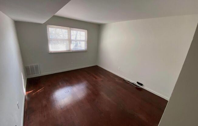 1 bed, 1 bath, 700 sqft, $2,300, Unit 216