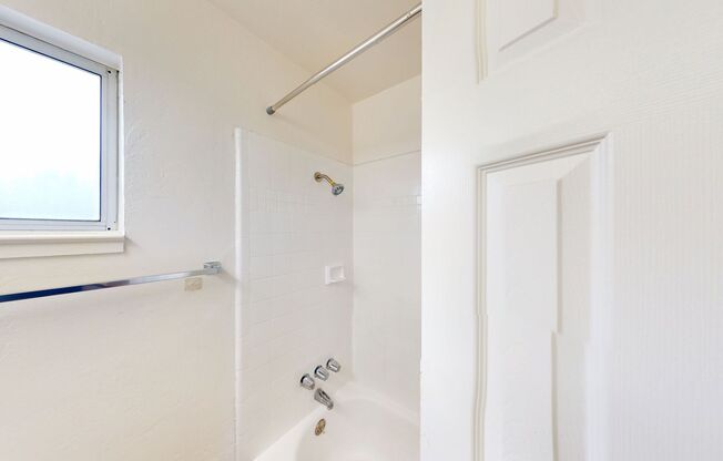 2 beds, 1 bath, 749 sqft, $2,345, Unit 623-4