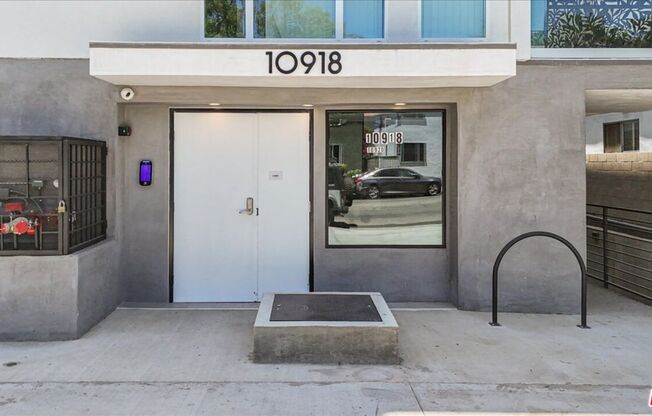 10918 CAMARILLO ST
