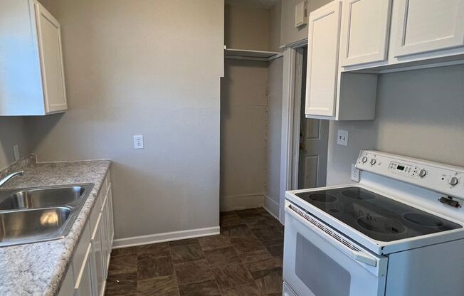 3 beds, 1 bath, $995