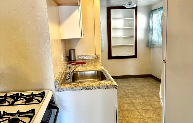 2 beds, 1 bath, 715 sqft, $1,425