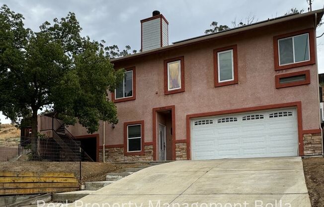 Charming 4-Bed, 3-Bath Home in Prime Lake Elsinore Location!