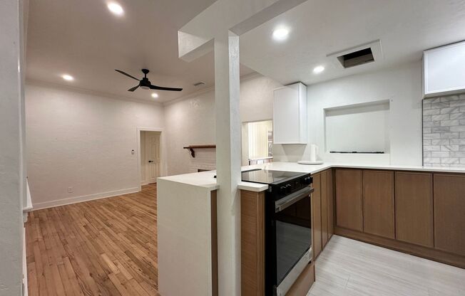 Renovated 4BR Home Near UF & Law School | Private Entrance + Porch