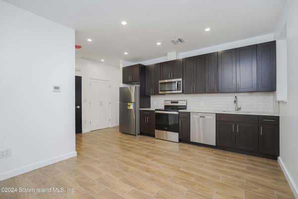 2 beds, 1 bath, 3,300 sqft, $2,700, Unit 3